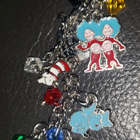 DR. SEUSS FAUX GEM BRACELET. - Picture 4 of 7